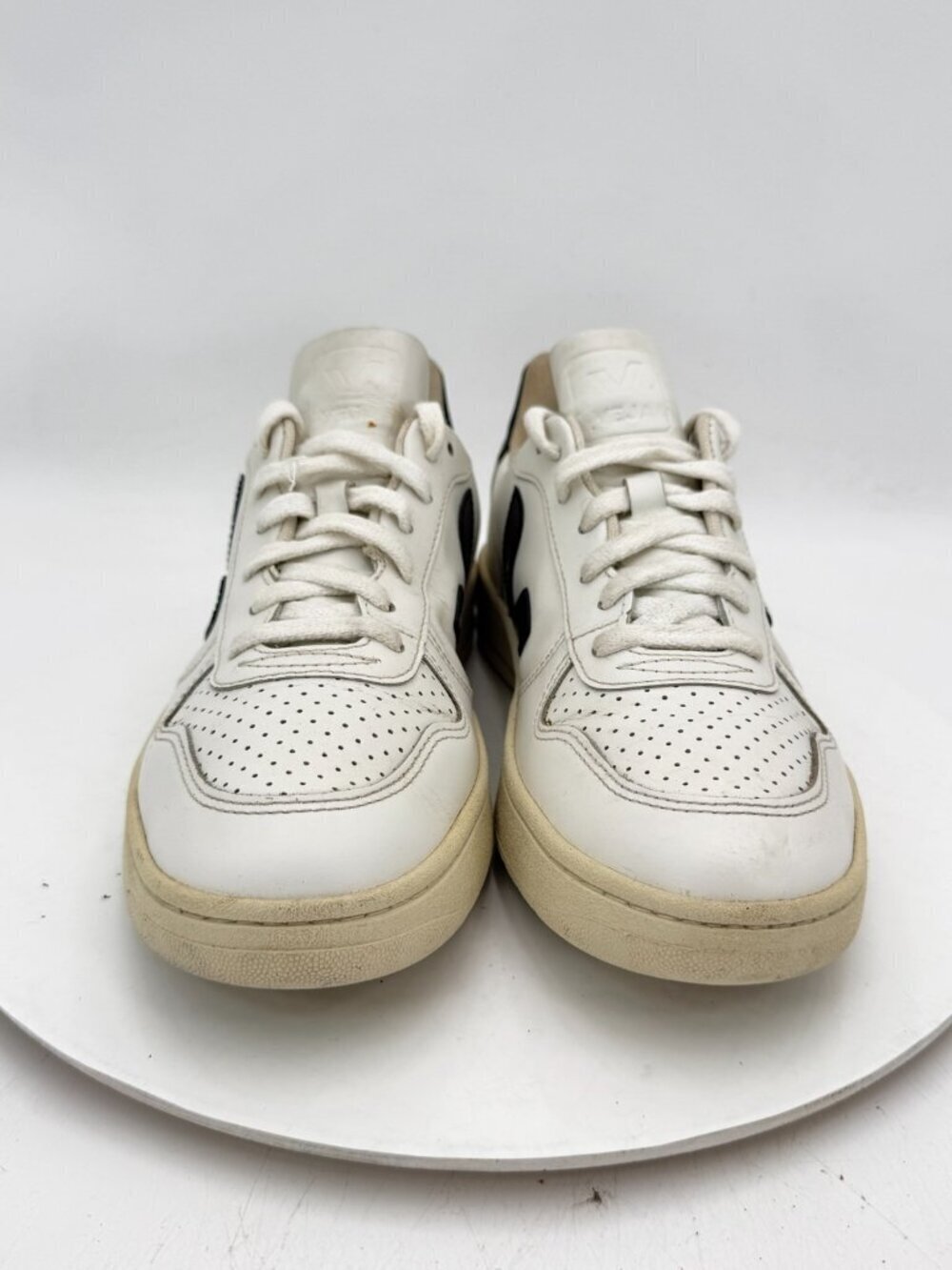 Veja V-10 Women Size 8 White Leather Black V Logo Training Shoes - Picture 2 of 12